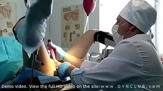 Гинеколог-извращенец изучает пилотку русской пациентки