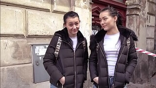 Две польские близняшки чпокаются с одним счастливым пикапером