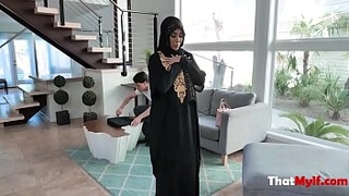 Возлюбленный легко уломал на перепихон арабку в черном хиджабе