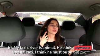 Русская девка соблазняет таксиста и принимает болт в дырку, облокотившись на машину
