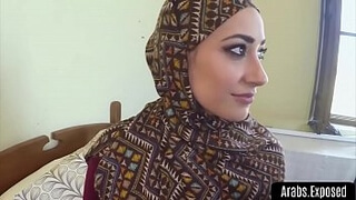 Арабская красавица волосатая киска заполнена членом