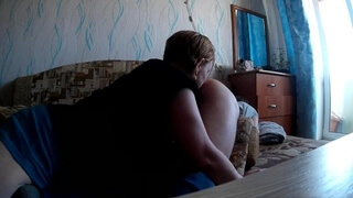 Русская мамаша лижет очко мужу и получает сперму в рот перед камерой