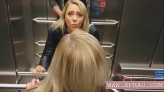 Stiefschwester im Fahrstuhl gefickt