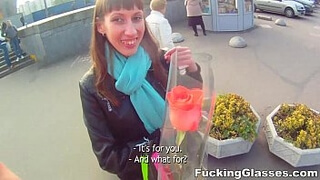 Несимпатичная россиянка с маленькими сиськами делает минет и дает партнеру в сауне