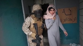 TOUR OF BOOTY - арабская шлюха удовлетворяет американских солдат в зоне боевых действий!