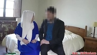 Арабскую девушку жестко трахают в гостиничном номере
