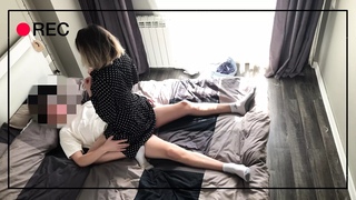 Секс с подружкой в спальне под всевидящим оком скрытой камеры