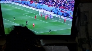 Scopo a pecorina la mia amica mentre guardiamo Portogallo vs Uruguay in TV. Катар 2022. Dialoghi Ita