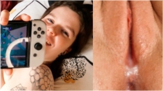 Gamer Girl Gets Her Pussy Filled While Playing Splatoon , creampie