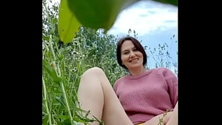Naked horny MILF in a chamomile field masturbates, pisses and wards off a wasp / Angela-MILF